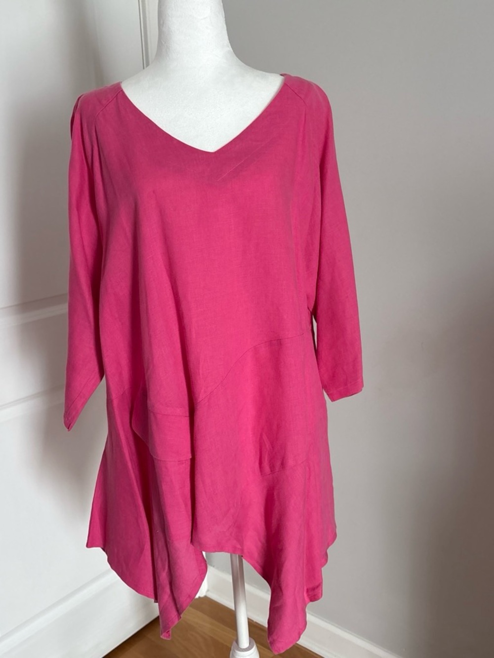 Relaxed V-Neck Tunic in Bright Pink